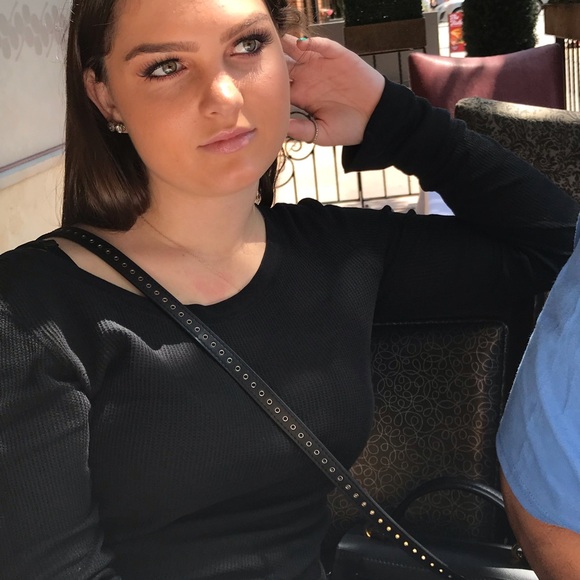 Meet your Posher, Cindy - Picture 7 of 8